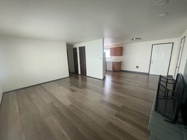 Building Photo - Newly Remodeled 3 Bedroom 1 Bathroom Ranch...