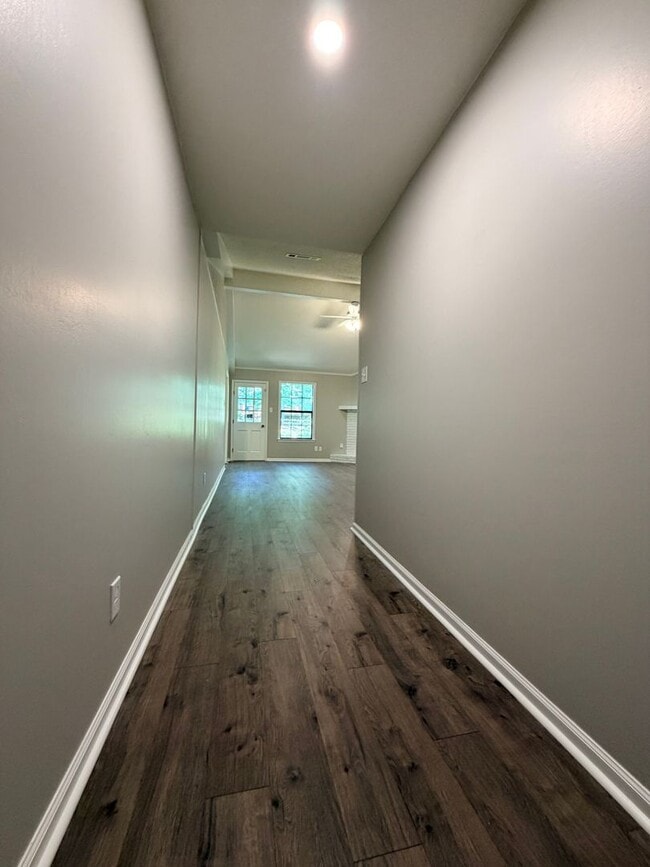 Building Photo - Buy or Lease!