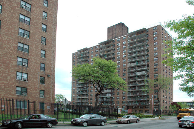 Building Photo - Riverview Towers