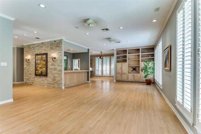 Building Photo - 3805 Briarhaven Rd