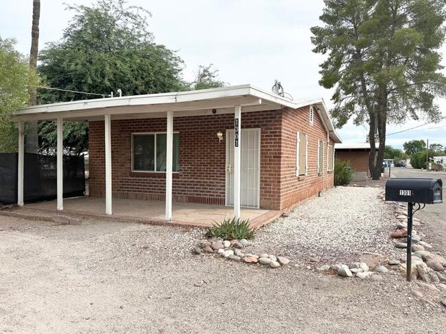 Primary Photo - 1305 W Prince Rd