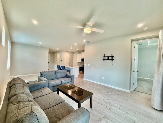 Building Photo - 6044 Timberdale Ave