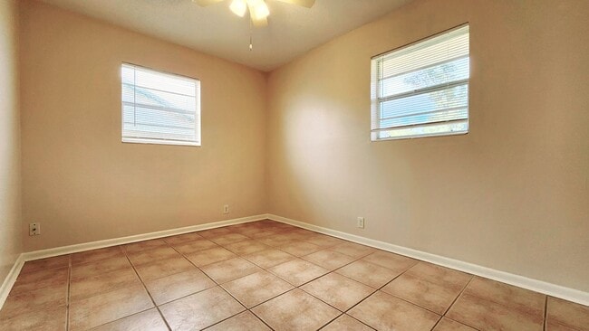 Building Photo - $500 bonus & Cozy 3 bed/1 bath home with s...
