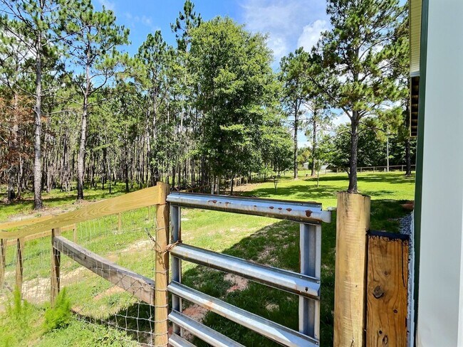 Building Photo - 3 BD Home with 30 x 40 Shop with Four 10 x 12 Attached Stalls