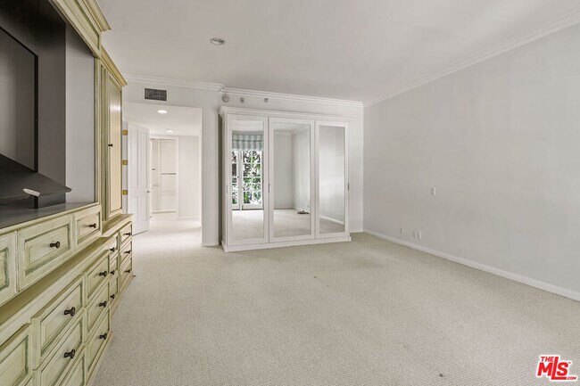Building Photo - 11500 San Vicente Blvd