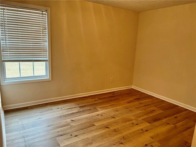 Building Photo - 283 Grand Ashbury Ln