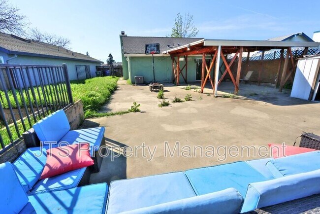 Building Photo - 7733 Temwoods Way