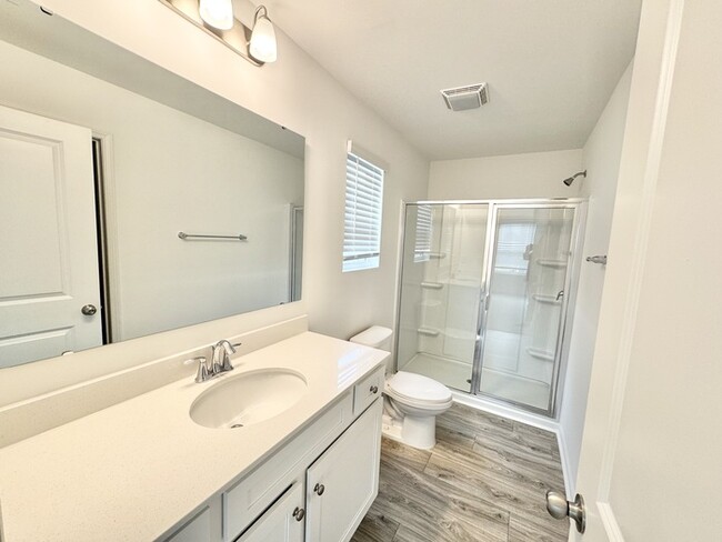 Building Photo - Charming two bedroom 2 1/2 bath townhome