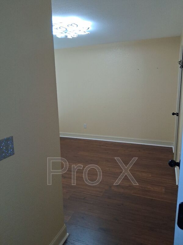 Building Photo - 3864 W Providence Dr