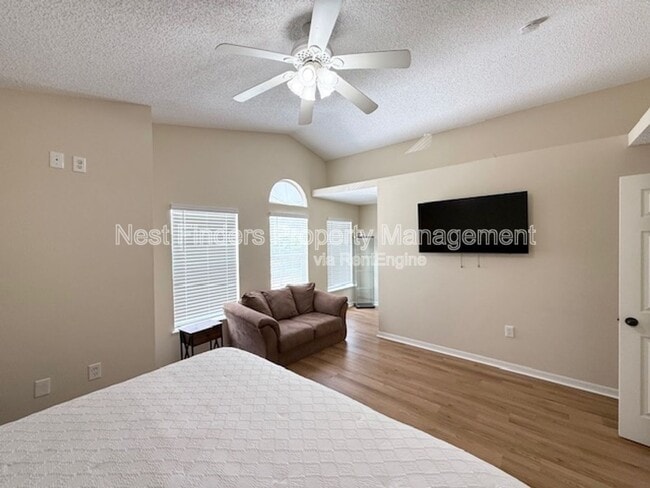 Building Photo - 47 Reeding Ridge Dr W