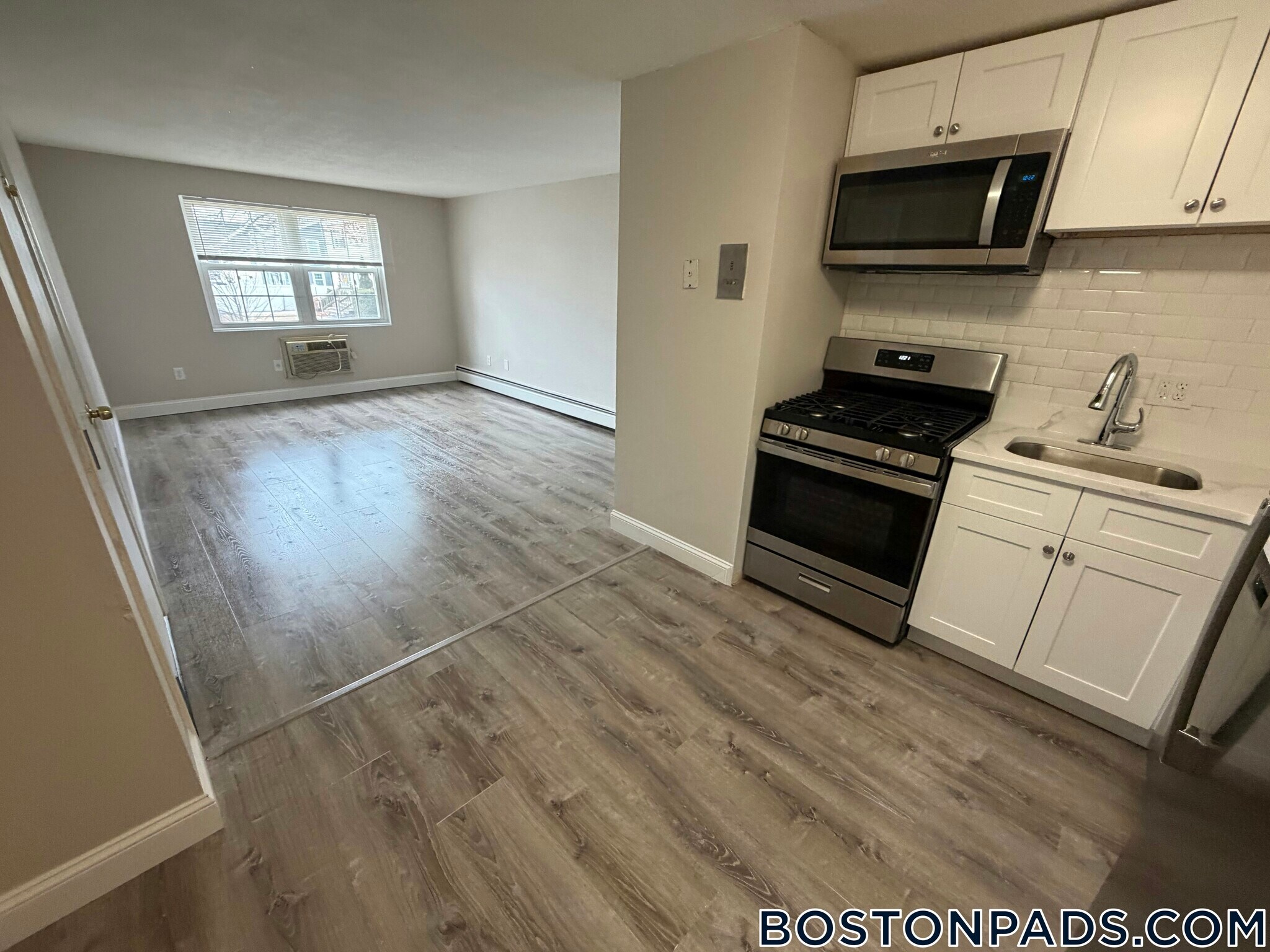 Building Photo - 71 Bernier St