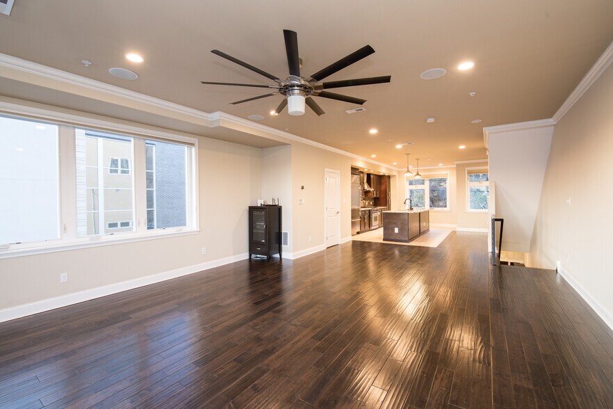 Building Photo - 4576 Silverwood St