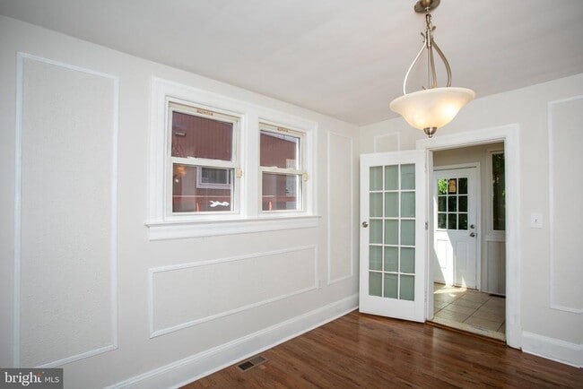 Building Photo - 104 53rd St NE