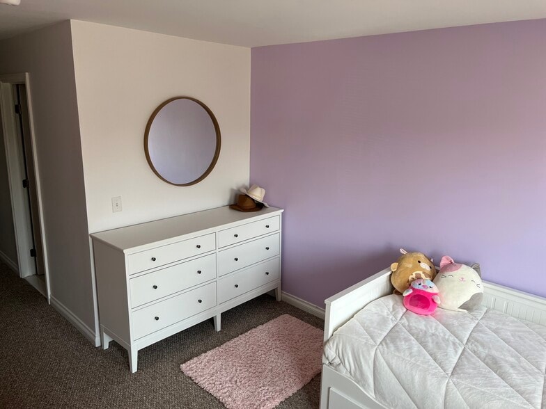 Building Photo - 5748 Hampshire Ln