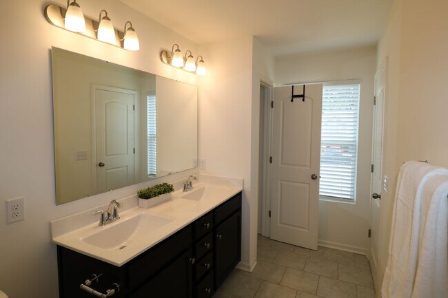Building Photo - 4740 Wesmar Ct