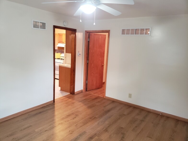Living room - 1221 Derbydale Rd