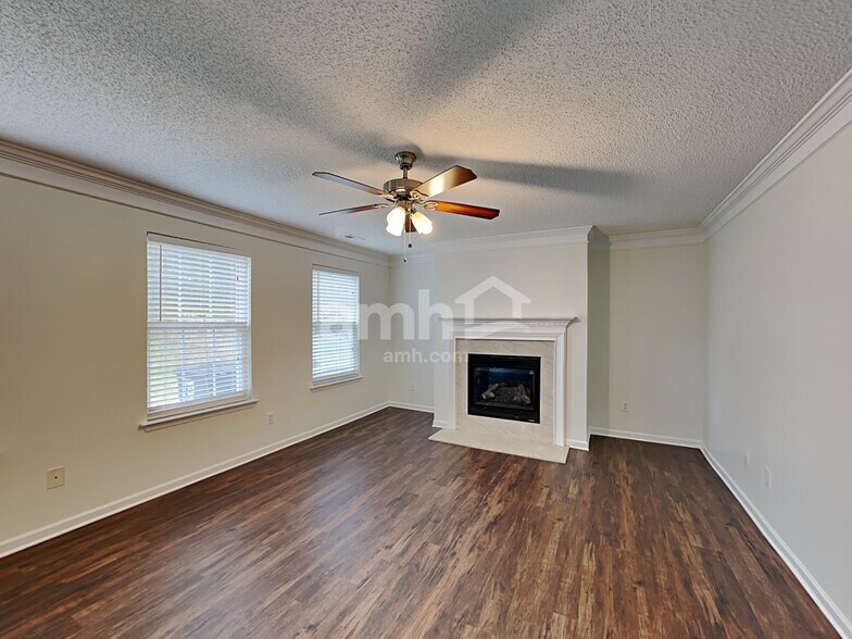 Building Photo - 3601 Edgeview Dr