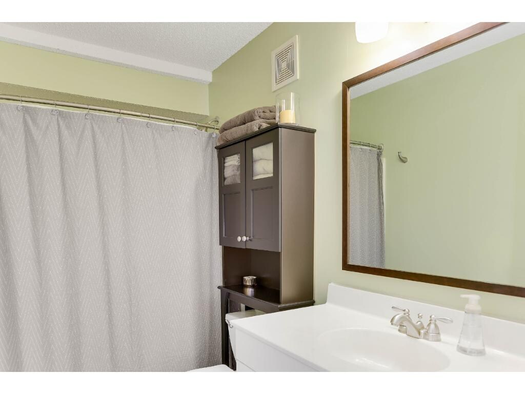 Building Photo - 2059 Brittany Ct