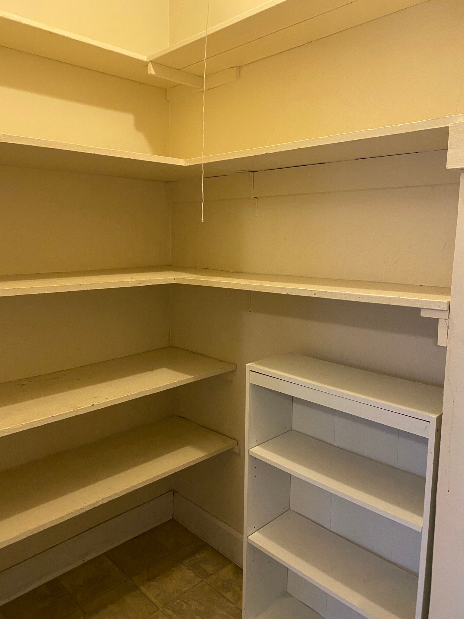 Building Photo - 16 S 19th Ave E