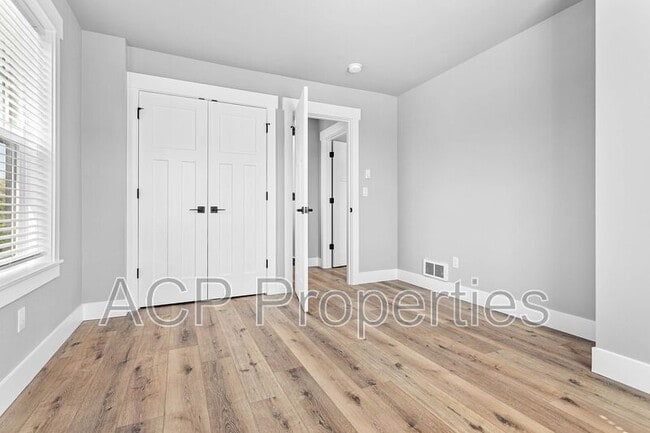 Building Photo - 2201 DeJong Dr