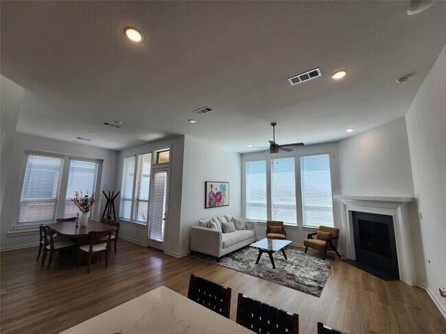 Building Photo - 24823 Hibiscus Gdn Wy