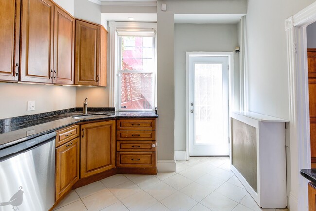 Building Photo - Classy Columbia Heights Row Home! 1/2 Off ...