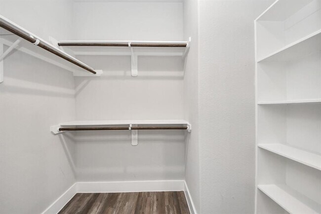 Building Photo - 1743 Cove Cres Ct