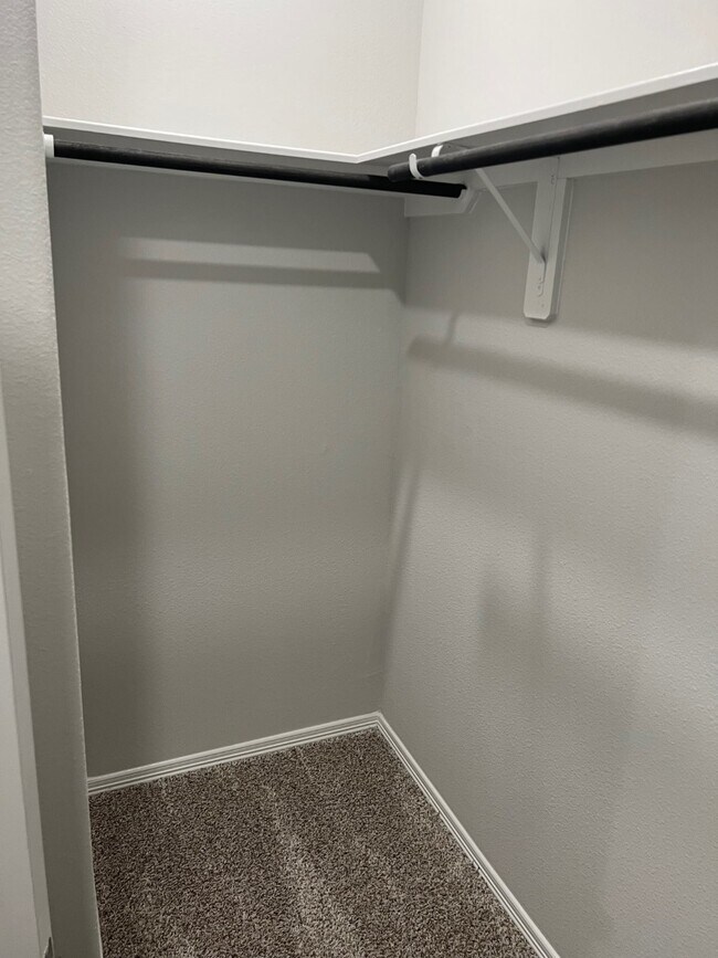 Building Photo - 26010 Emory Holw Dr