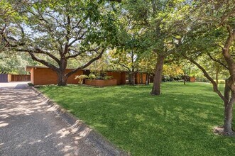Building Photo - 10714 Royal Springs Dr