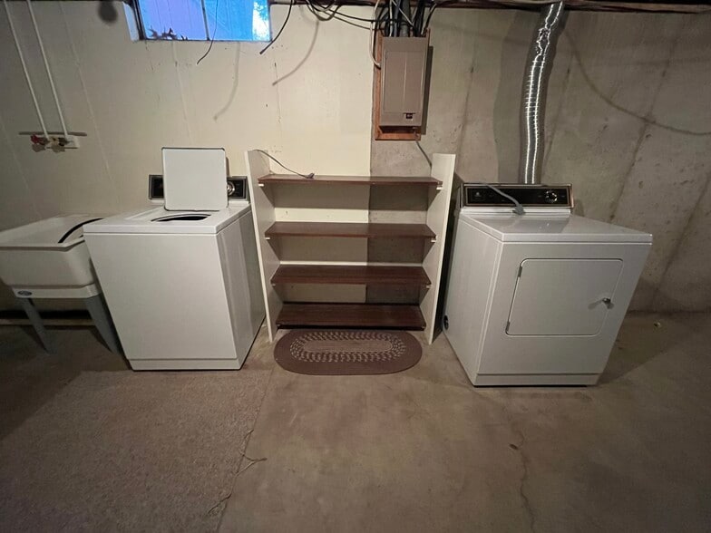 Building Photo - 350 W Mae Rose Ave