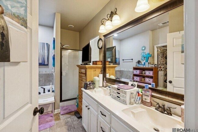 Building Photo - 40300 Creek Bend Dr