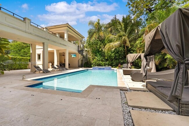 Building Photo - 2715 Cordova St