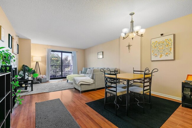 Building Photo - 401 S 1st St