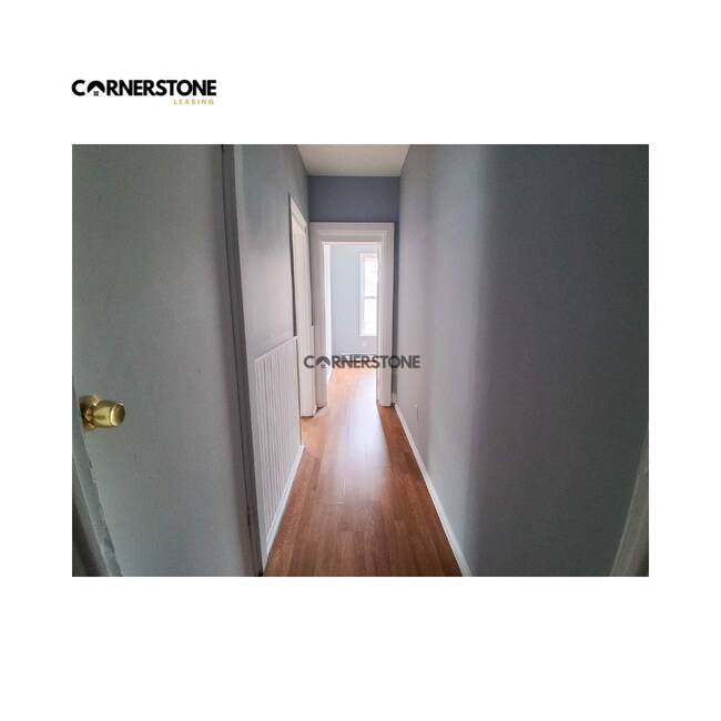 Building Photo - 7 N Straight St
