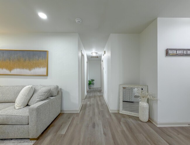 Building Photo - 2059 Little River Ln