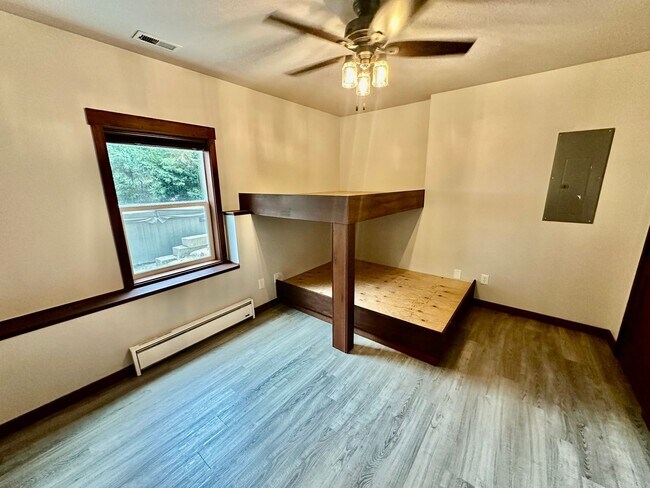Building Photo - 4409 W Country Hls Ln