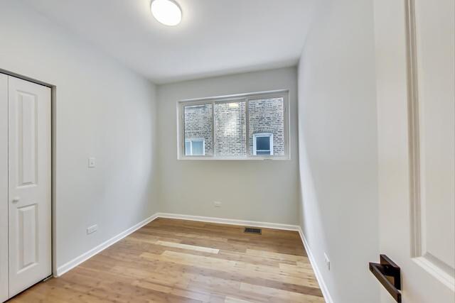 Building Photo - 1336 N Hamlin Ave