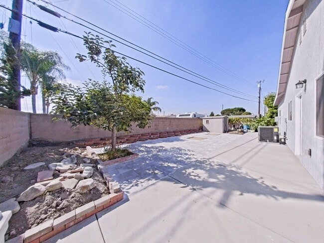 Building Photo - NEW CONSTRUCTION: Modern ADU with Private Entrance!