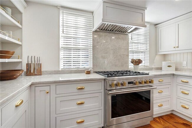 Building Photo - 108 Prospect Hill St