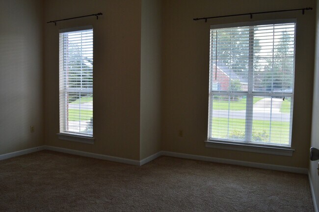 Building Photo - 18574 Lake Iris Ave