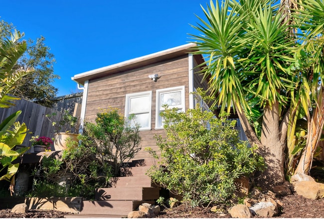 Bonus Cottage - 10 Tucker Ave