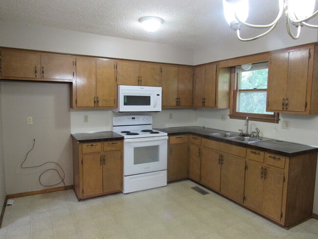 Building Photo - 529 S Olive St