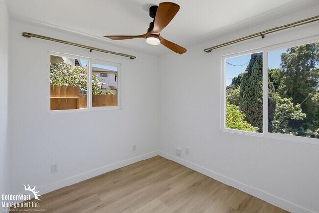Building Photo - Stylishly Updated 3Bdm 2Ba Main Home in San Diego - MI Special!