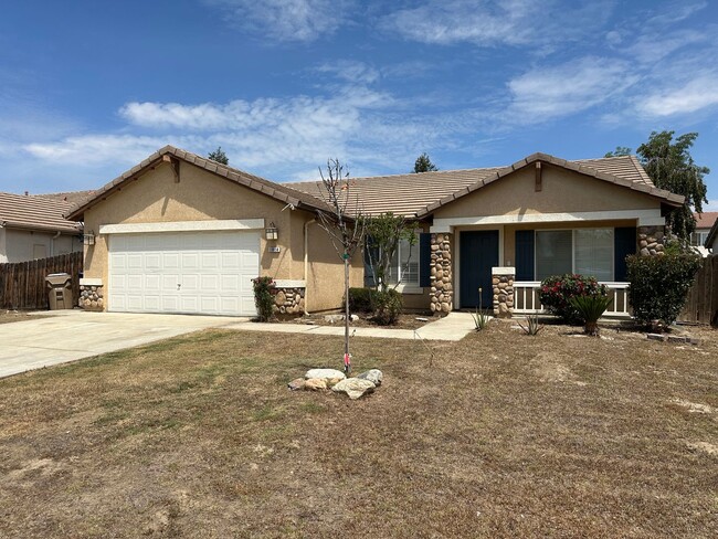 Building Photo - 3 Bed, 2 Bath Home with Spacious Backyard!
