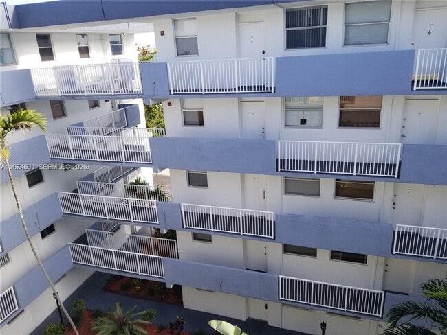 Building Photo - 1801 S Treasure Dr