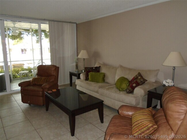 Building Photo - 3165 NE 48th Ct
