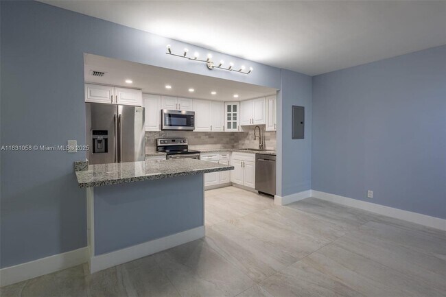 Building Photo - 20350 W Country Club Dr