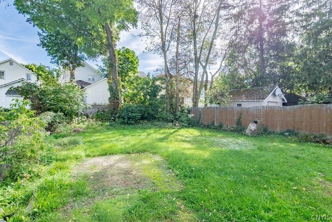 Building Photo - 325 S Midler Ave