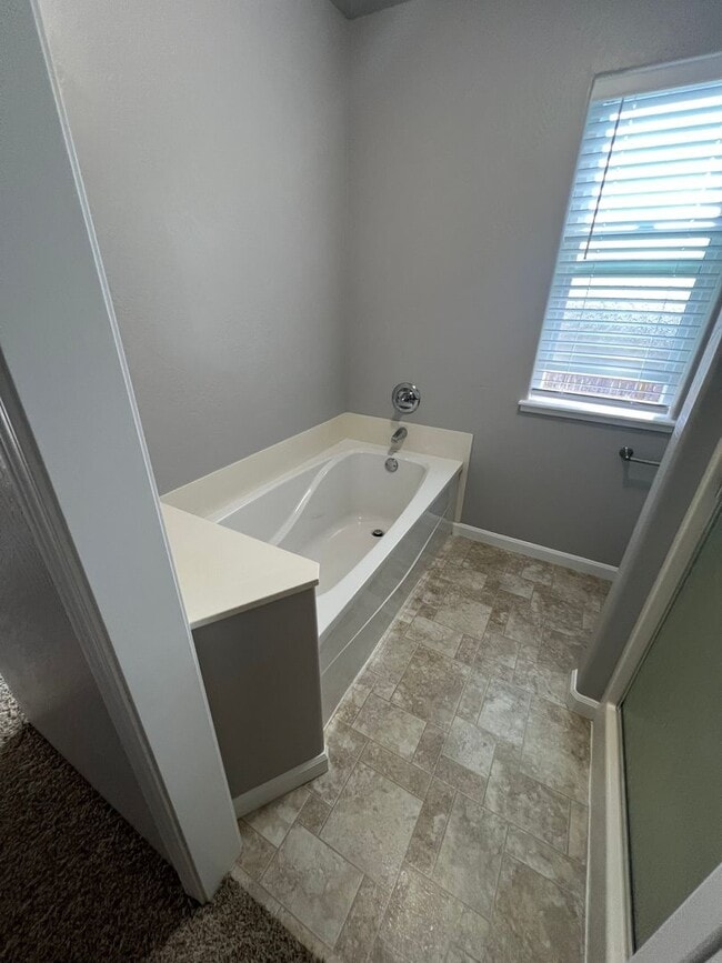 Building Photo - 2BD/2BATH - BEAUTIFUL NORTHWEST HOME W/2 C...