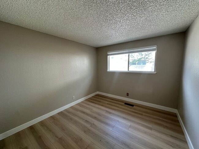 Building Photo - 3230 Wilma Dr